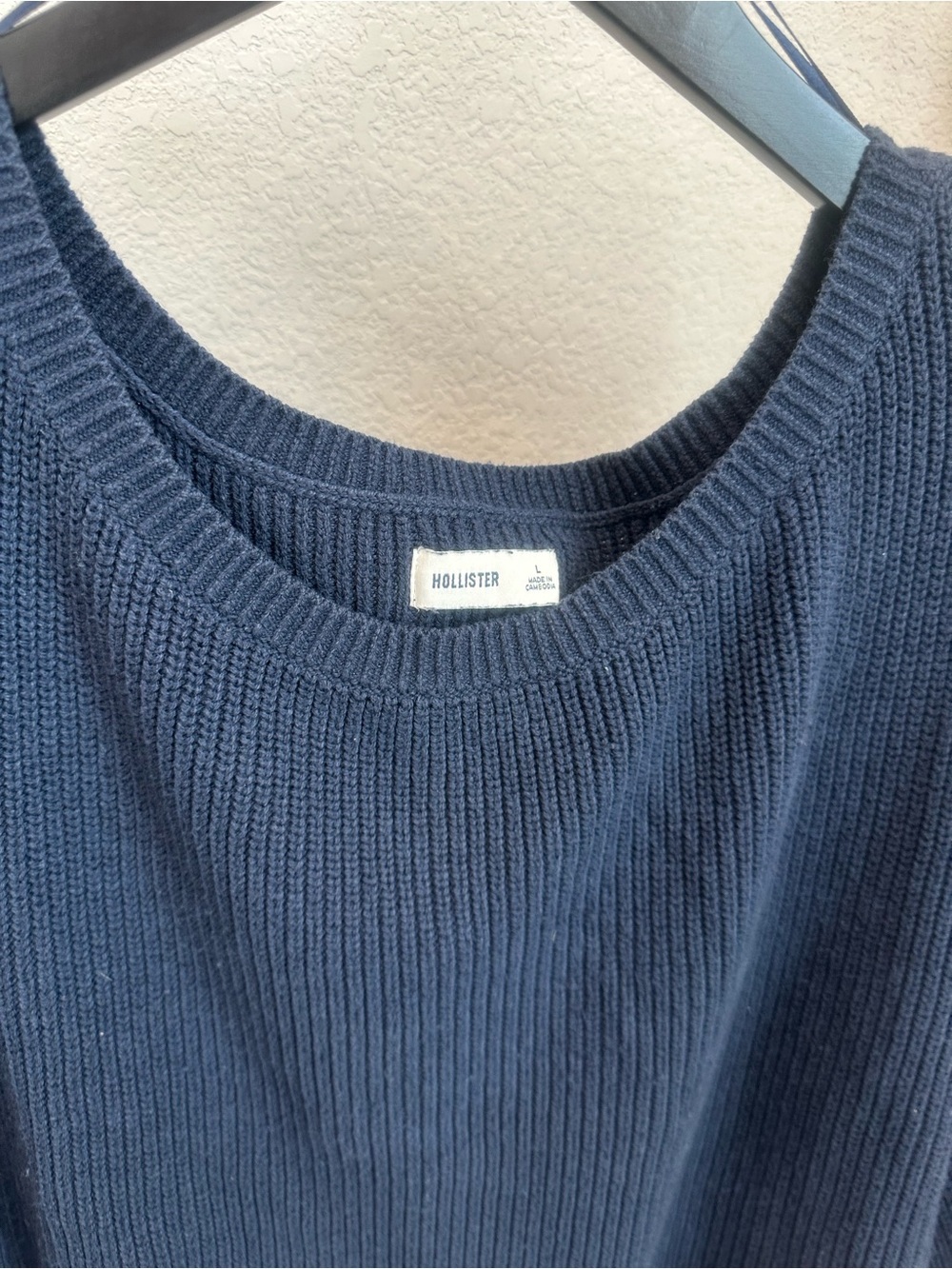 Hollister women’s Dark Navy Crewneck Ribbed knit Sweater size large - Picture 2 of 4
